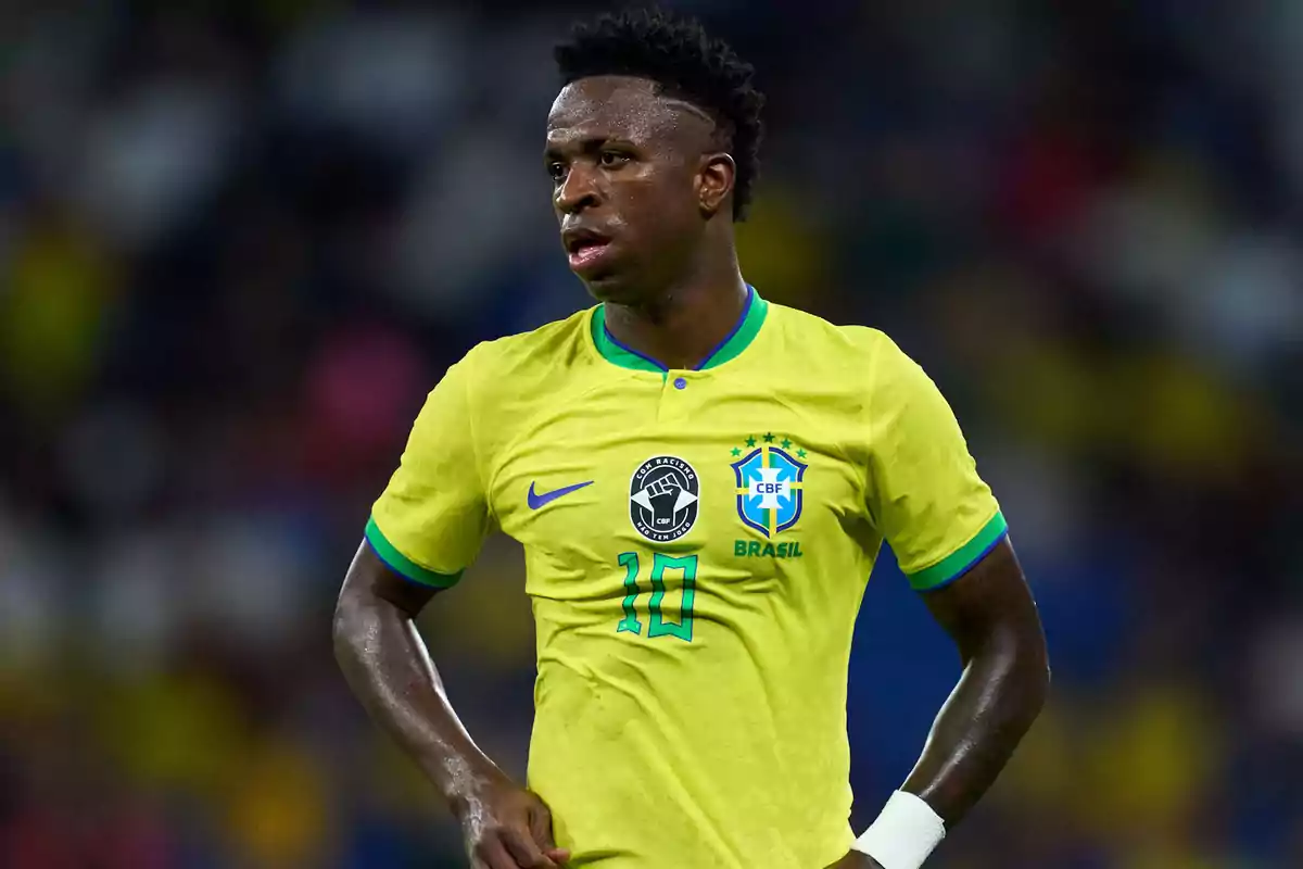 Football player in yellow uniform of the Brazilian national team on the playing field.