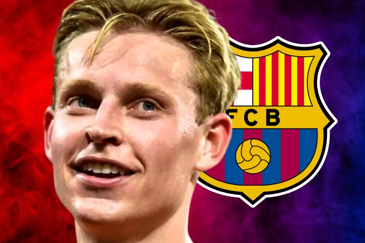 A smiling blond man with the FC Barcelona crest in the background.