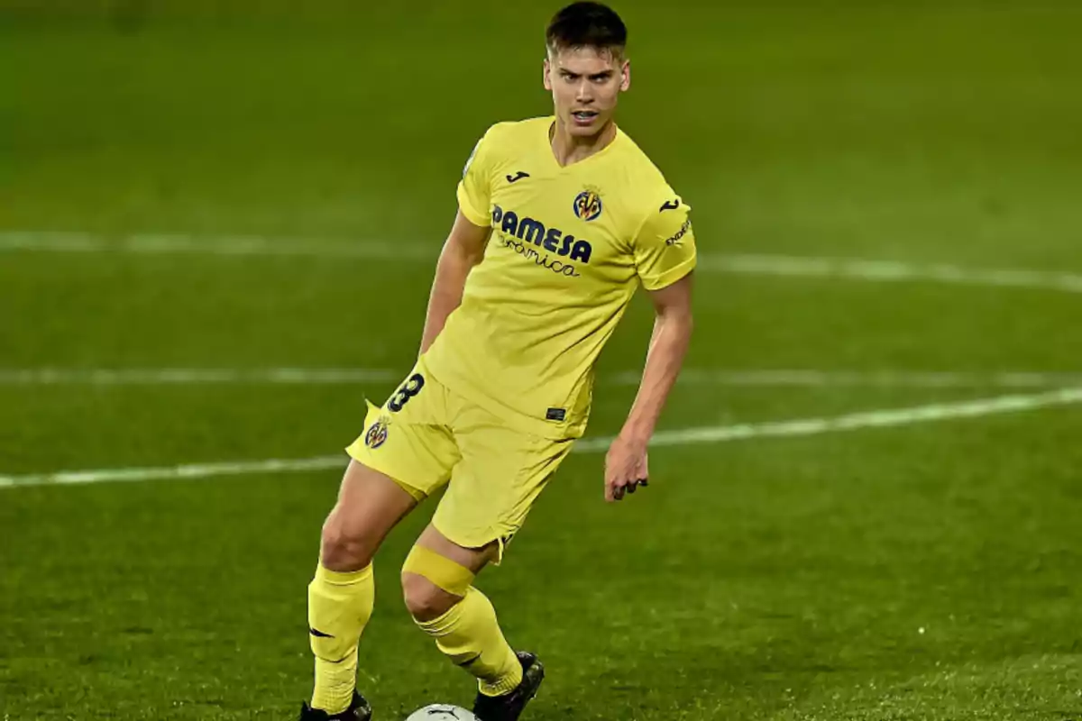 Juan Foyth during a match with Villarreal