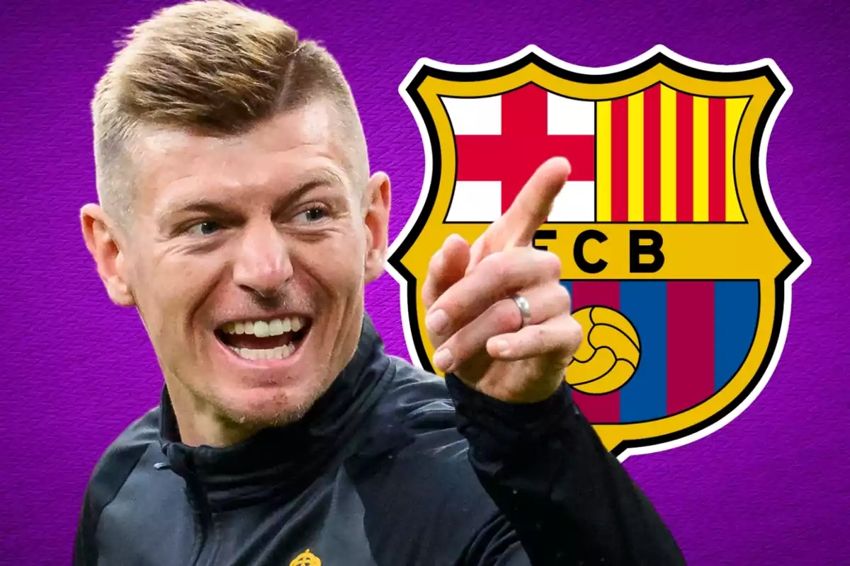 A smiling man with his finger pointing forward, with the FC Barcelona crest in the background.